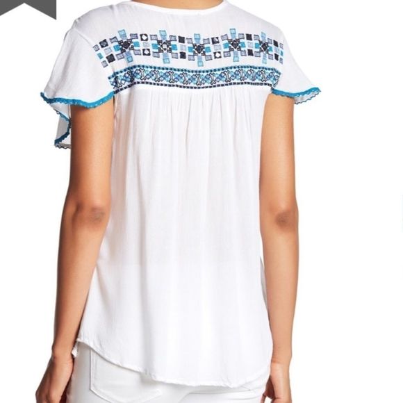 ✨JUST IN✨Romeo & Juliet Couture Embroidered Blouse - Picture 2 of 5